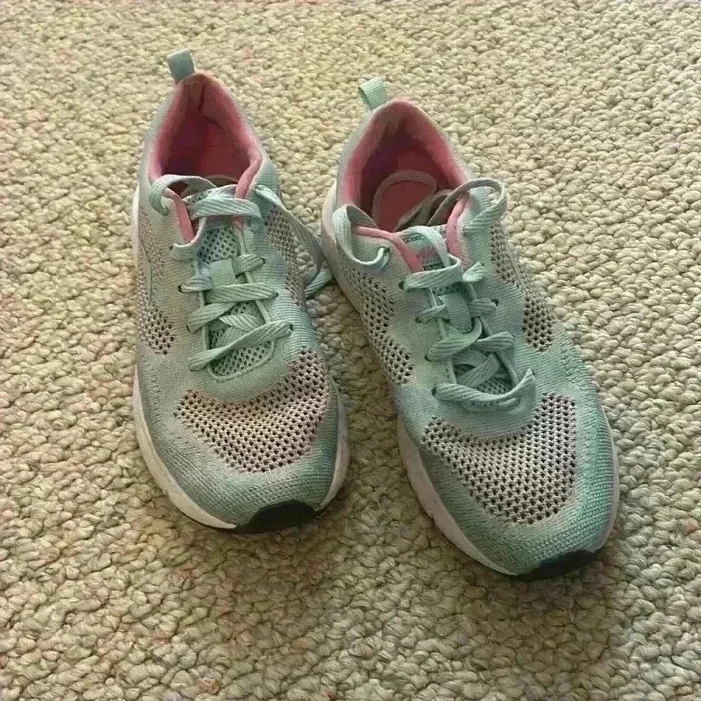 Women’s tennis shoes Avia size 8 - Picture 2 of 3